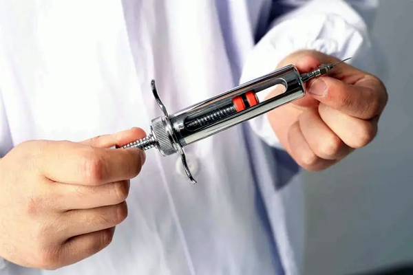密合性正压测试仪是试验注射器符合标准的常见方法吗？