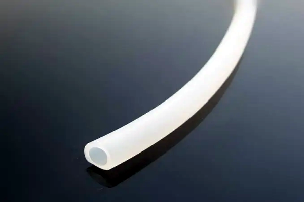 当管路需要传输流体时连接器鲁尔接头如何测试？